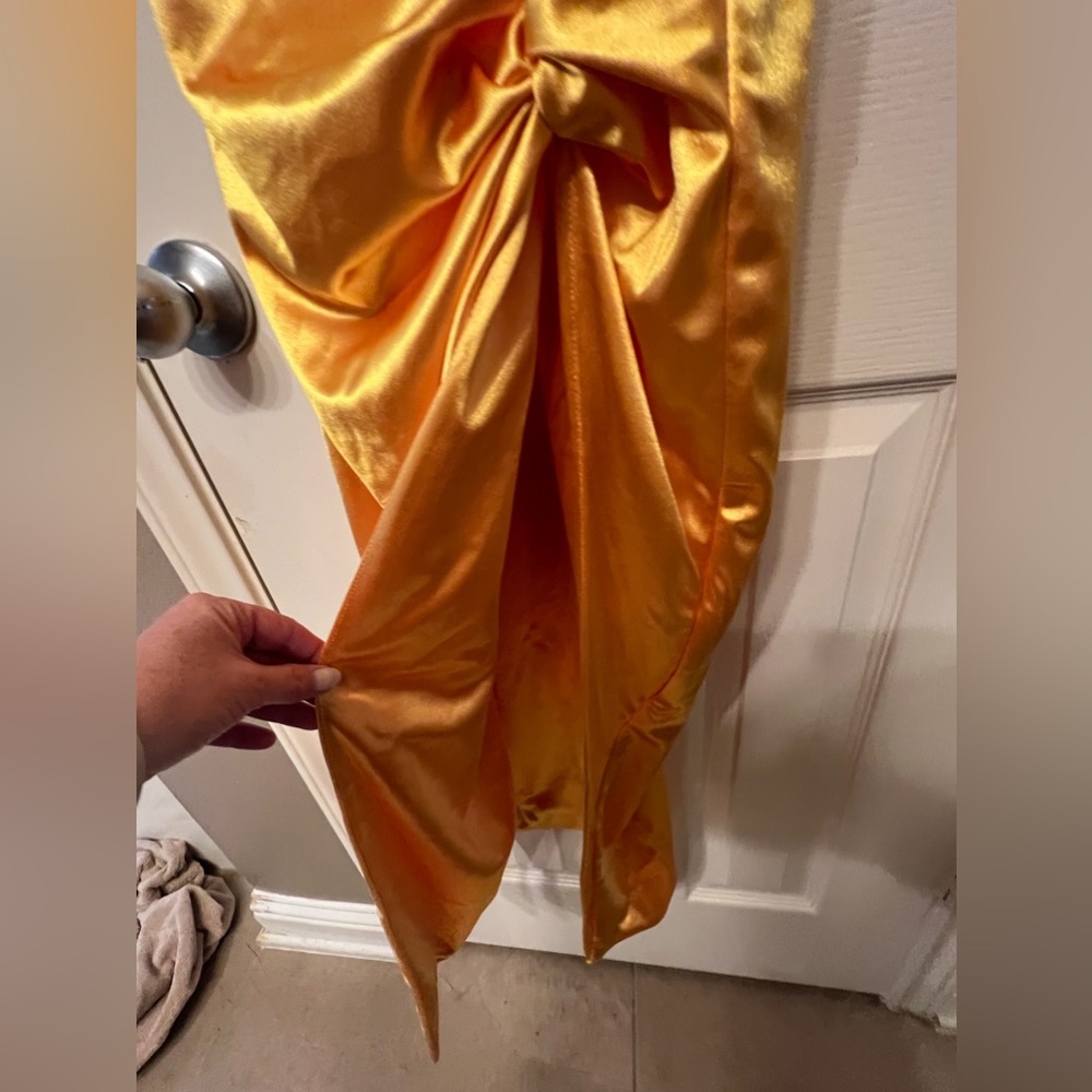 NWT JLUXLABEL sold out yellow satin Aldis dress, size S and M available. - Picture 7 of 13